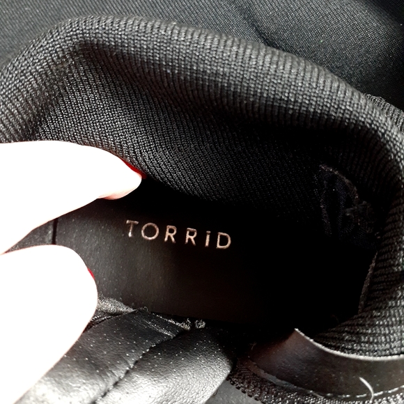 Torrid NWOT knee high black boots - Picture 9 of 10